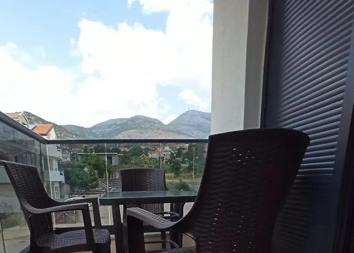 Centar Neva 公寓 特雷比涅